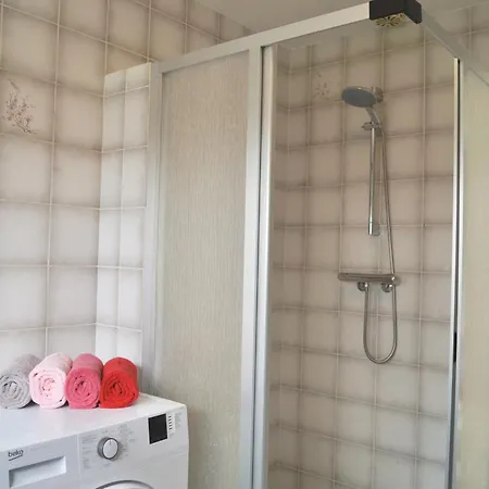 't Hofje Nabij Dorpscentrum En * Кастрикюм