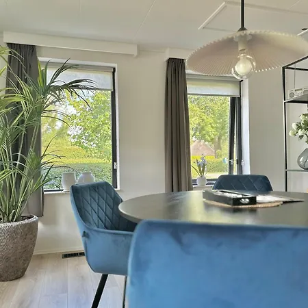 't Hofje Nabij Dorpscentrum En